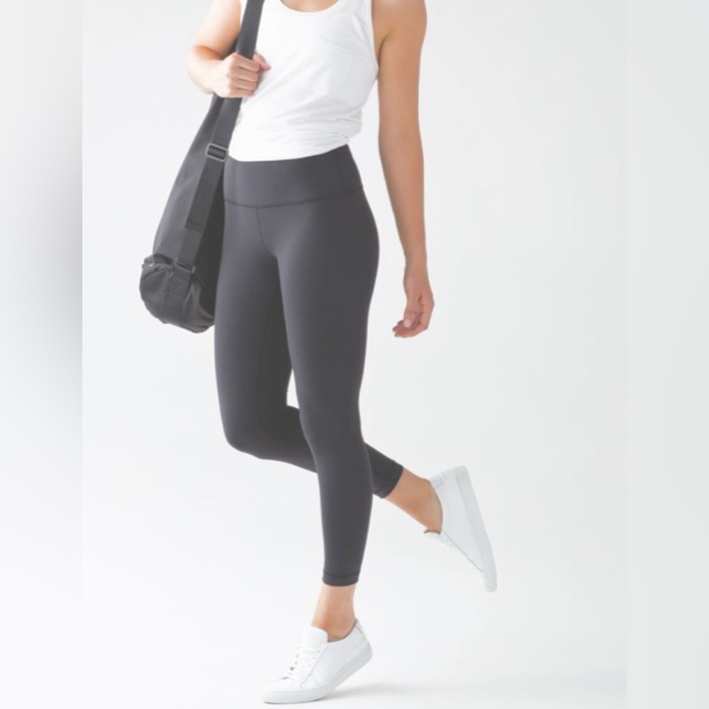Lululemon Wunder Under 7/8 crop leggings in gray. Great condition, size small.